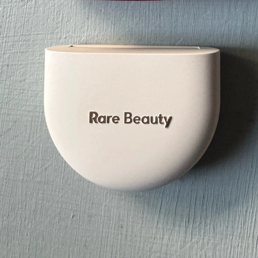 NWT Rare Beauty by Selena Gomez Tinted Pressed Finishing Powder in Buff